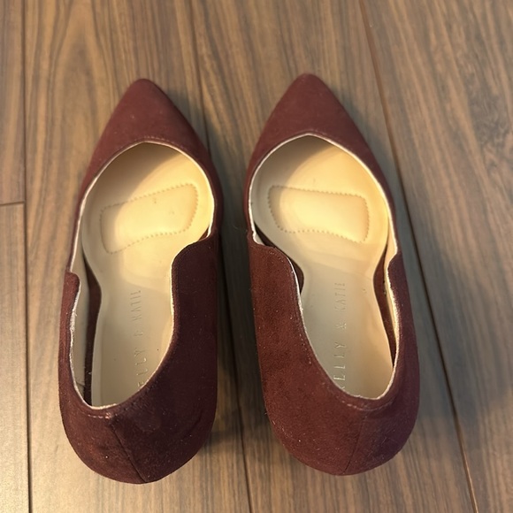 Kelly & Katie Velour Maroon Heels Sz 6 - Picture 3 of 5